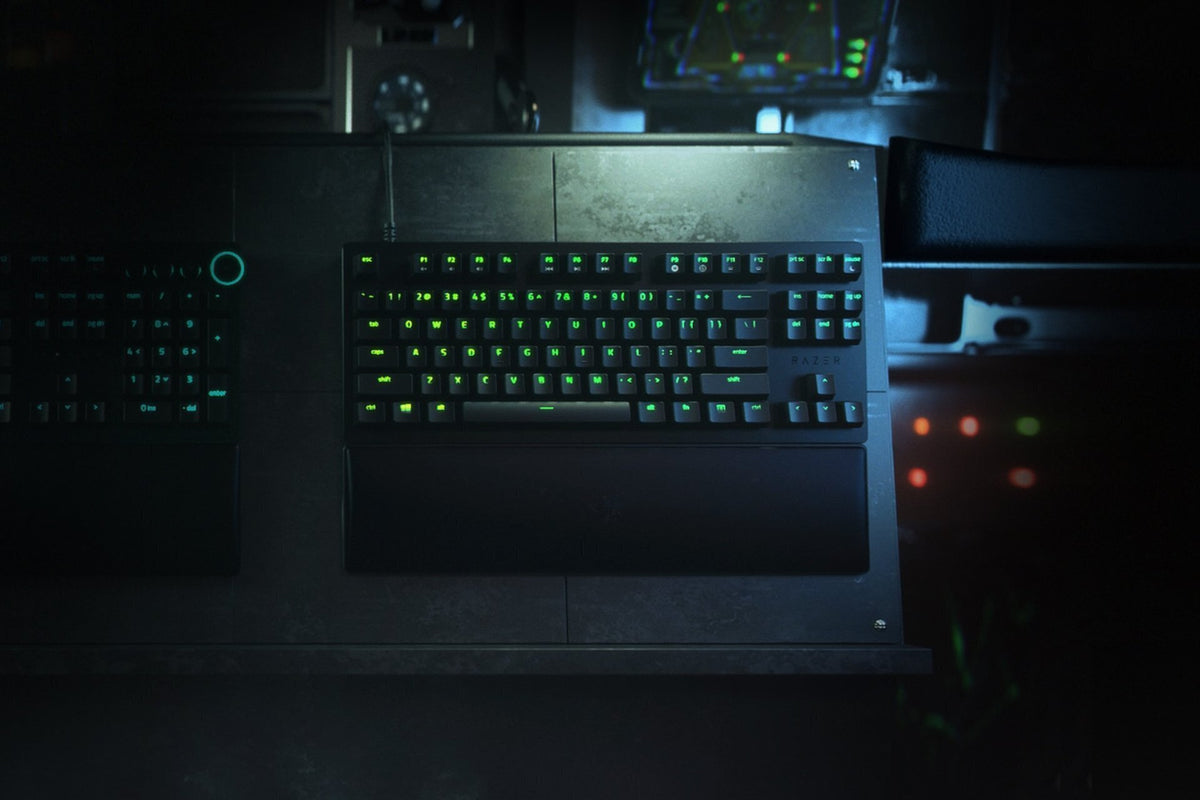 Razer Huntsman V2 Tenkeyless Red Linear Optical Switch US Layout Acoustics Gaming Keyboard (Black)