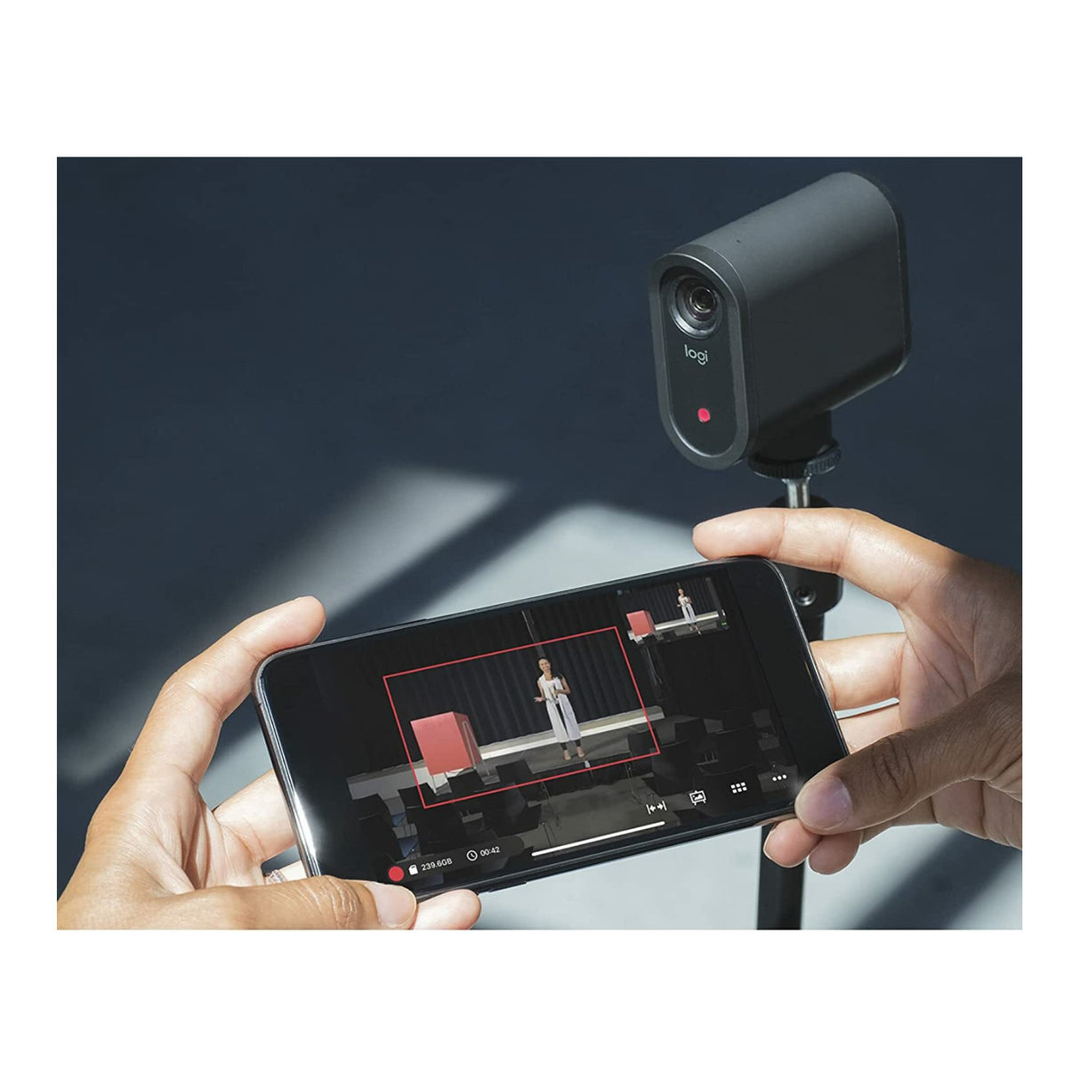 Logitech G Litra Beam LX Dual-Sided Streaming Light with Live Streaming Camera