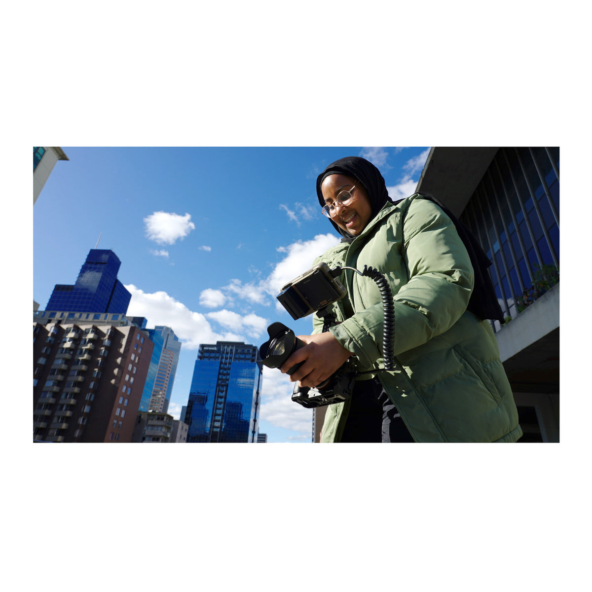 Atomos Ninja Ultra 5.2" 4K HDMI Recording Monitor, Accessory Kit (Batteries, Charger, Sun Hood, Case