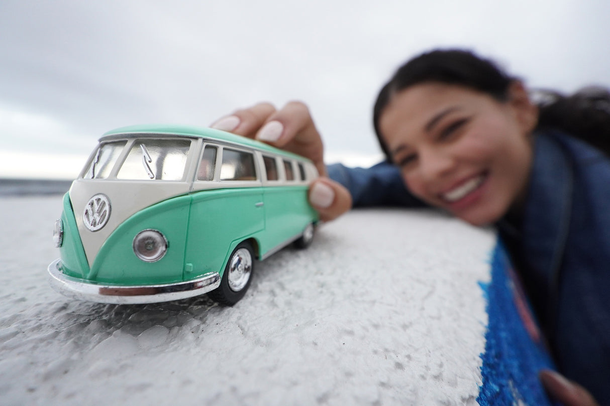 Sony E PZ 10-20mm F4 G APS-C Power Zoom G Lens with Editing Software, 64GB SD Card Bundle