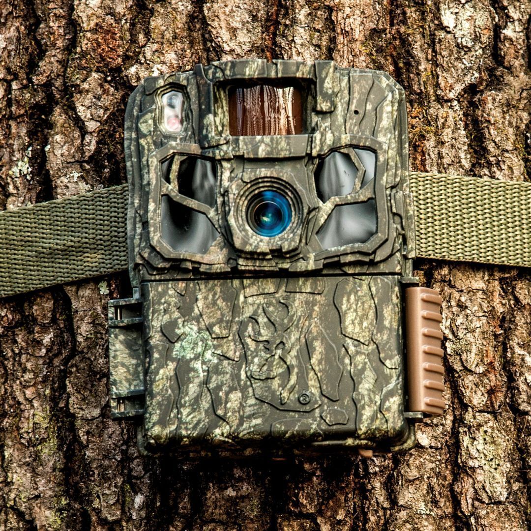 Browning Trail Cameras Dark Ops FHDR 26MP 4 Infrared LED Night Vision Camera with Gen 2 Night Optics