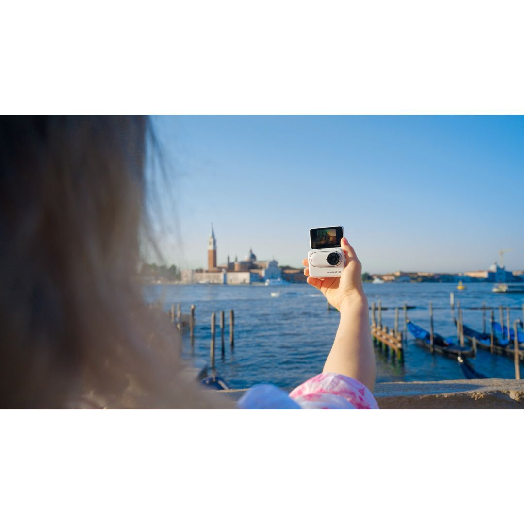 Insta360 GO 3S Action Camera with Compact Design and 4K Video Resolution (128GB, Arctic White)