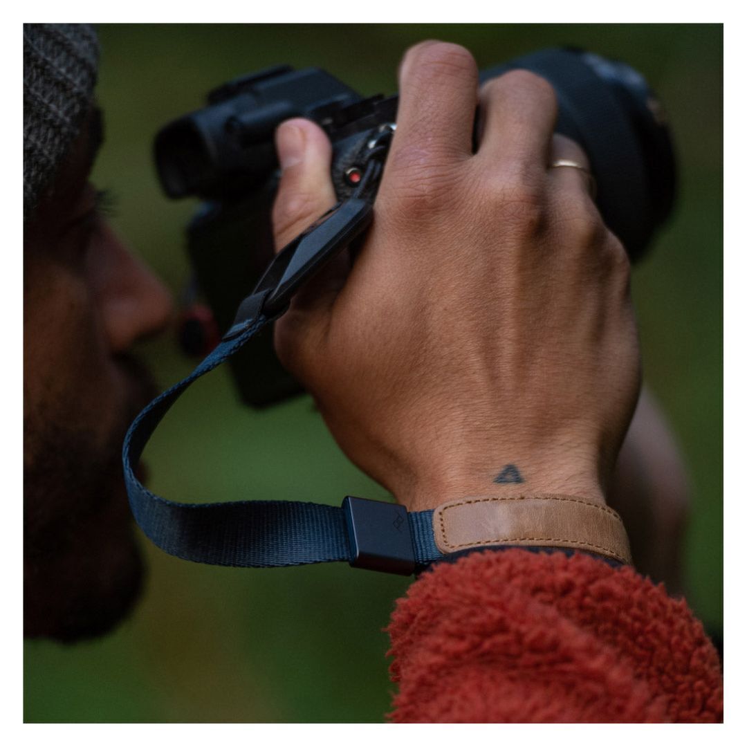 Peak Design Cuff Camera Wrist Strap with Magnetic Clasp and Upgraded Webbing (Midnight Blue)
