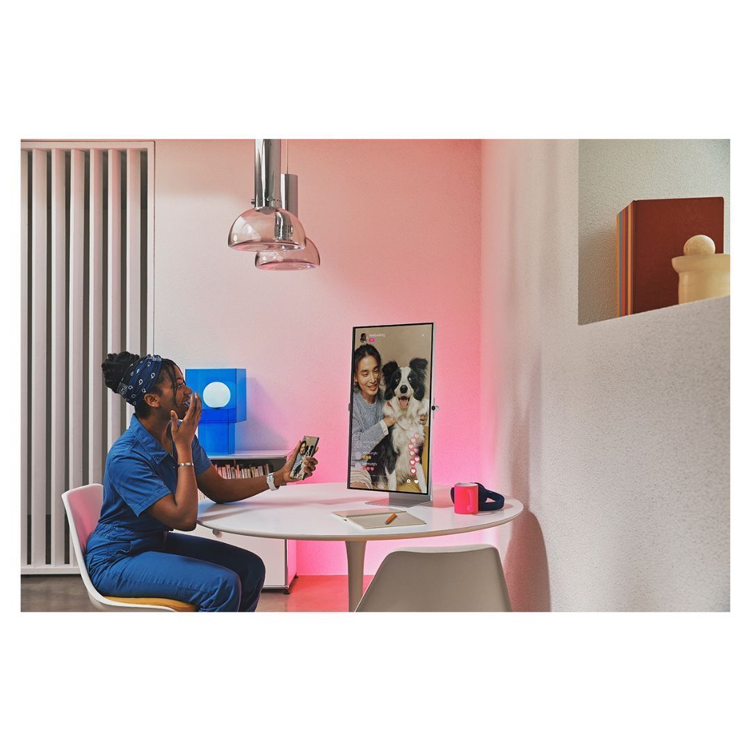 Samsung 27-Inch ViewFinity S9 5K IPS Smart Monitor with Matte Display and SlimFit Camera (Silver)