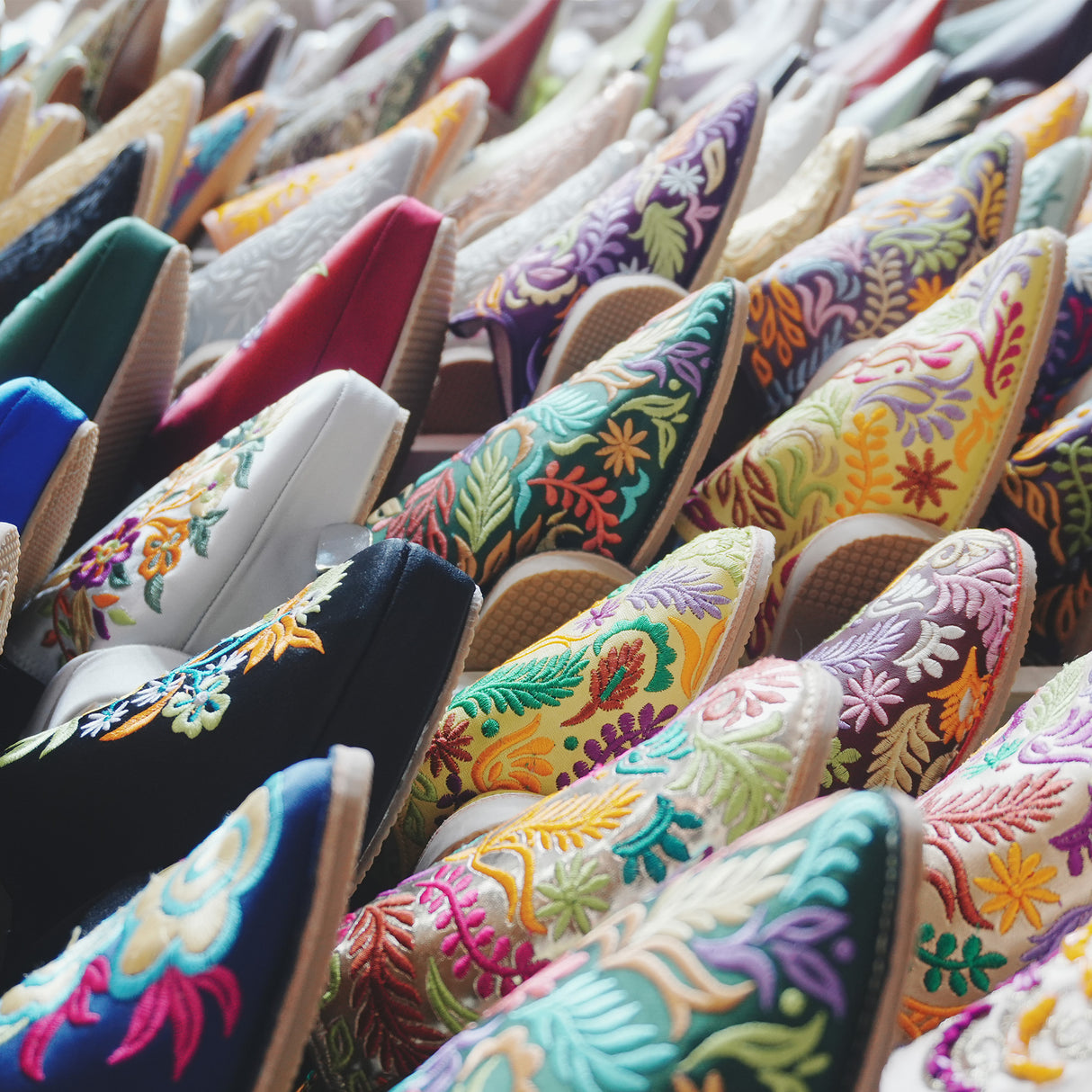 Sony Alpha ZV-E10 II Content Creators’ Camera with APS-C Mirrorless Lens and Lens Kit (White)