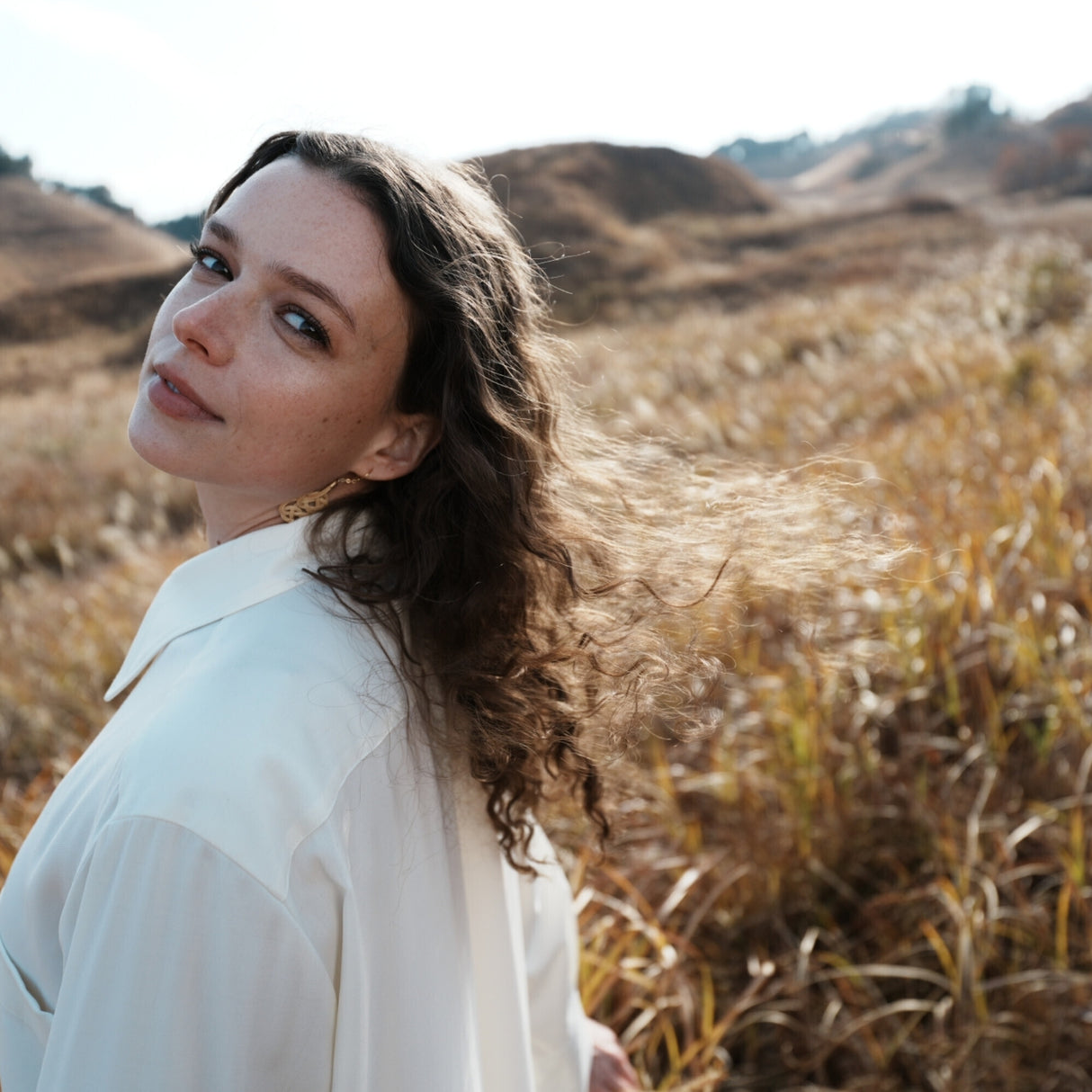 Sony FE 16-25mm F2.8 G Compact, Lightweight Wide Zoom Lens with Holster Camera Case Bundle