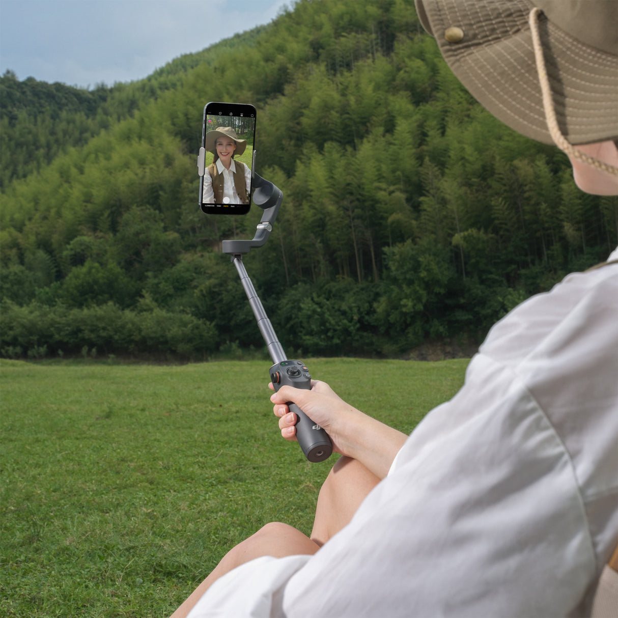 DJI Osmo Mobile 6 Compact, Portable, Foldable, Easy-to-Use Smartphone Gimbal bundle