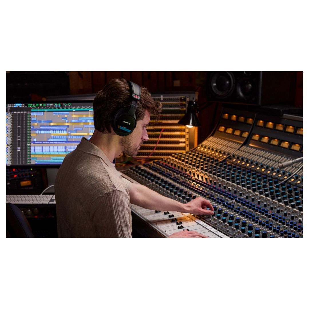 Sony MDR-M1 Professional Reference Closed Dynamic High-Fidelity Monitor Headphones (Black)