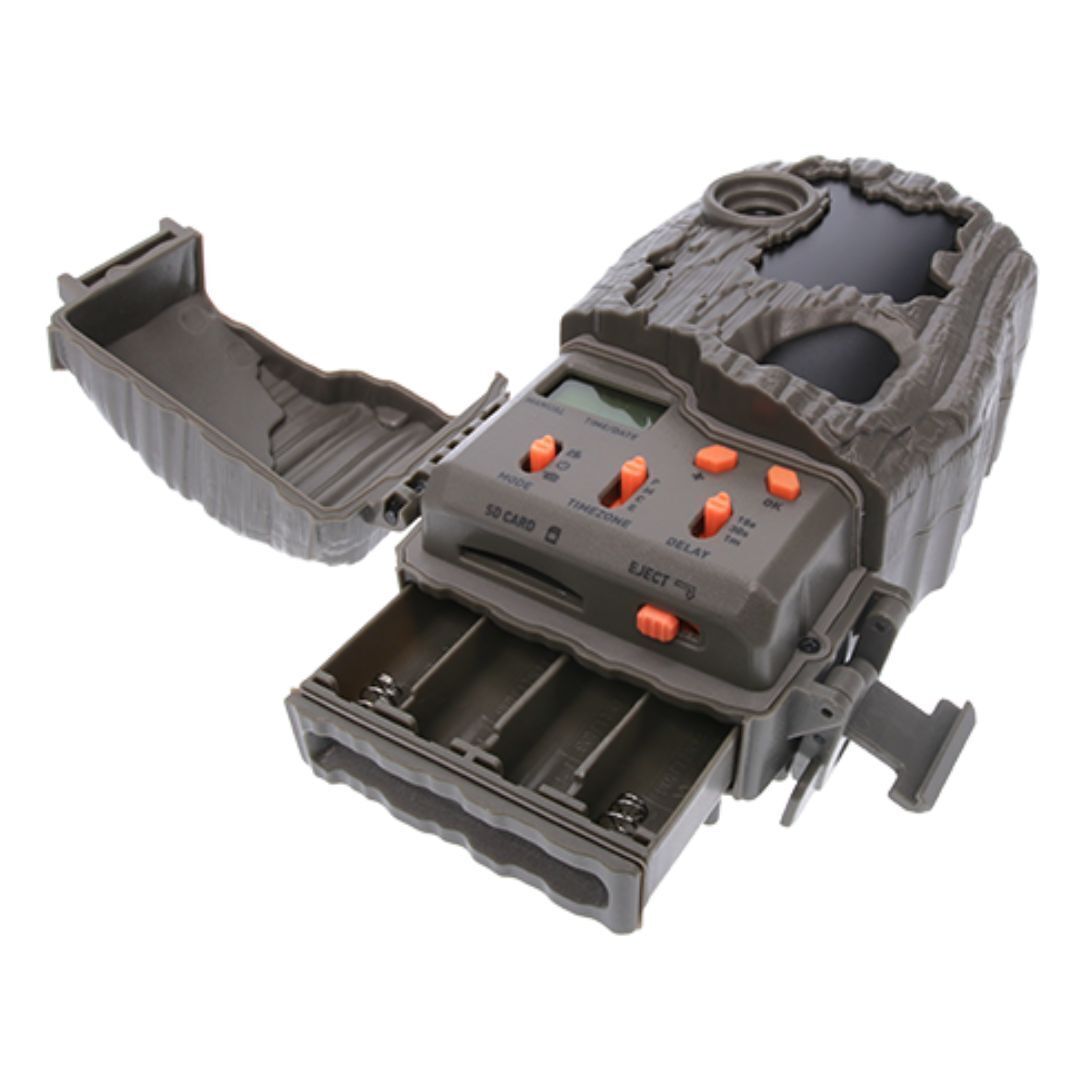 Wildgame Innovations Spark 2.0 Combo Lightsout 18MP Trail Camera with 70-Feet Detection Range