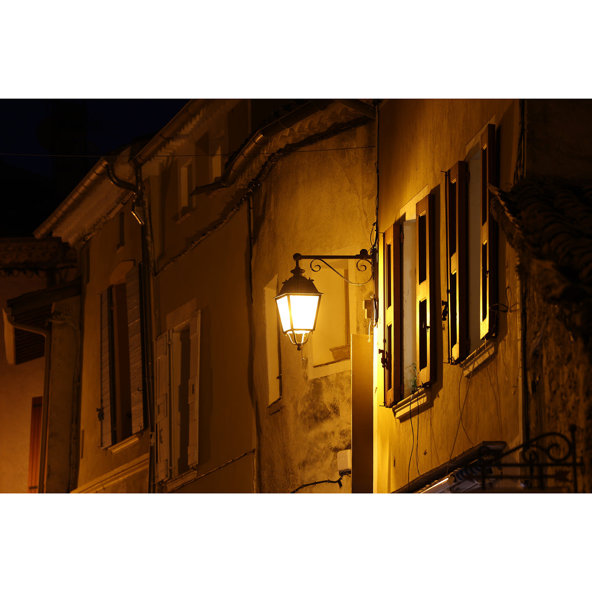 Canon RF 70-200mm f2.8 L IS USM Z Hybrid Zoom Lens with Iris Ring and Nano USM Motors (White)