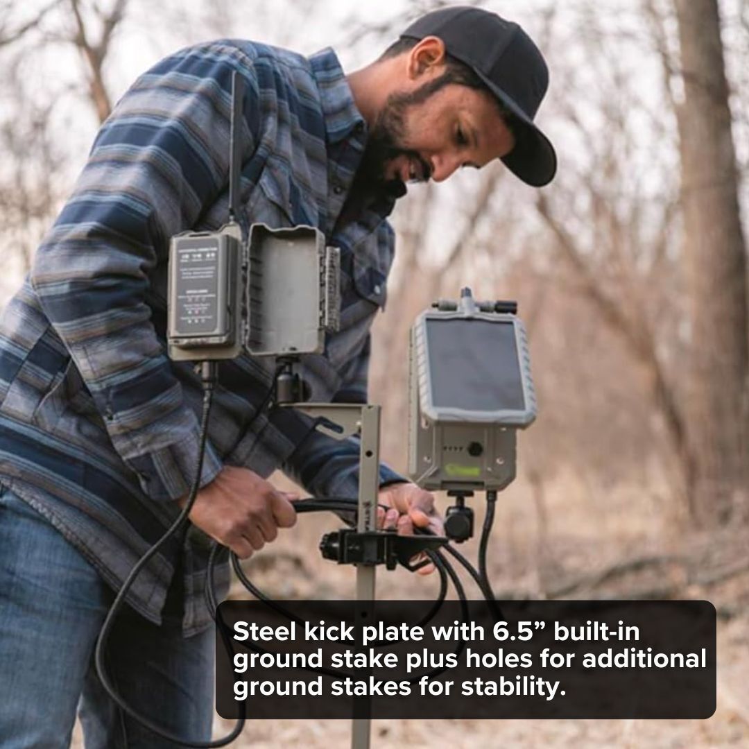 Stealth Cam Adjustable Multi-Pivot Mounting Post (10-Pack) with 32GB Memory Card (20-Pack) Bundle