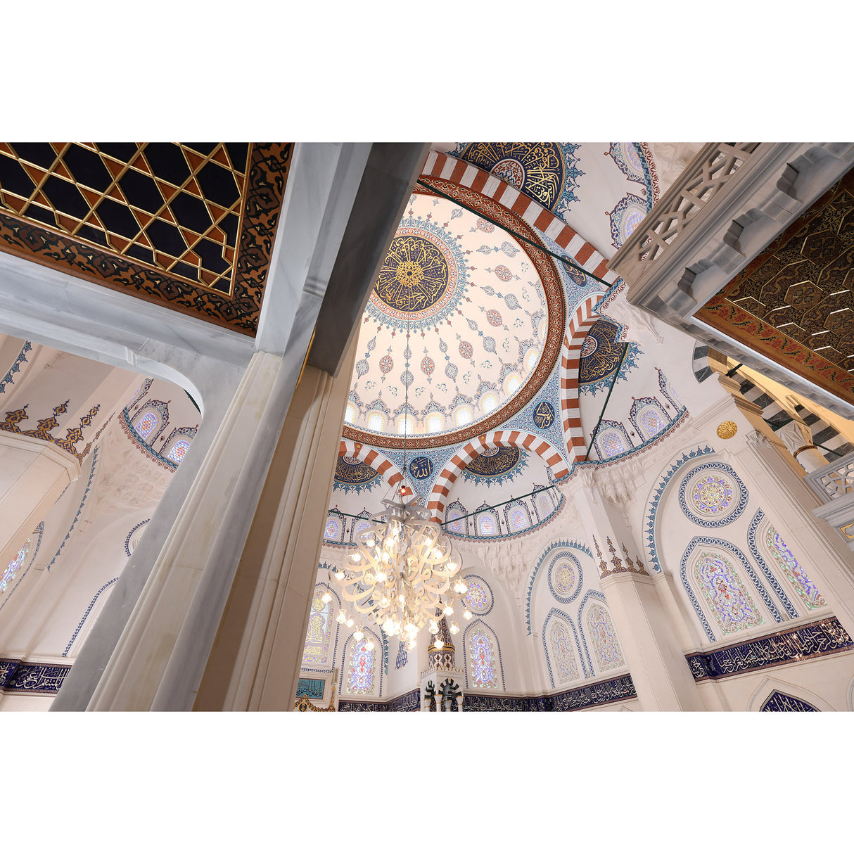 Canon RF 16-28mm f/2.8 IS STM Lens (Canon RF Mount)