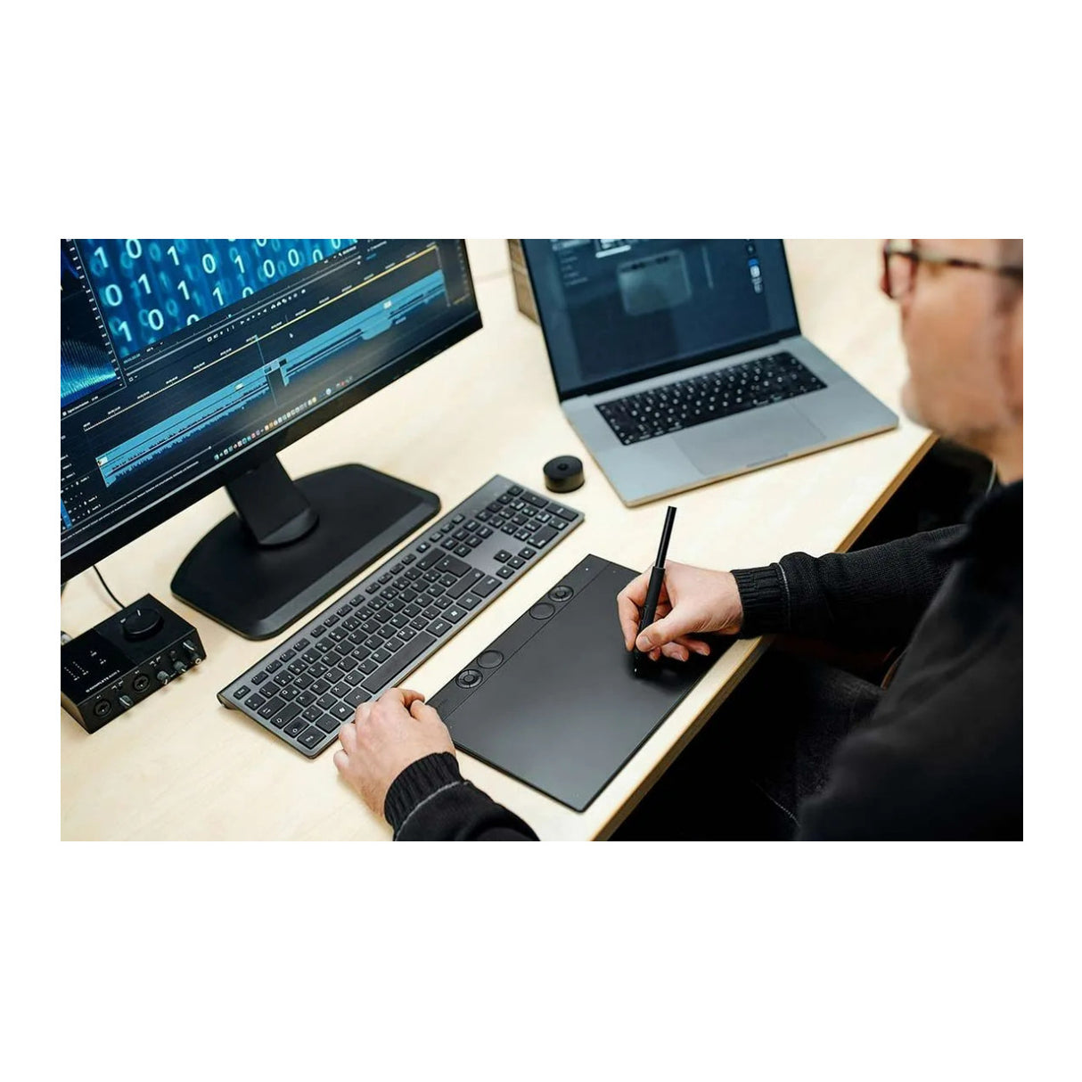 Wacom Intuos Pro Creative Pen Tablet with Ultra-Thin Design and Ergonomic Layout (Medium, Black)