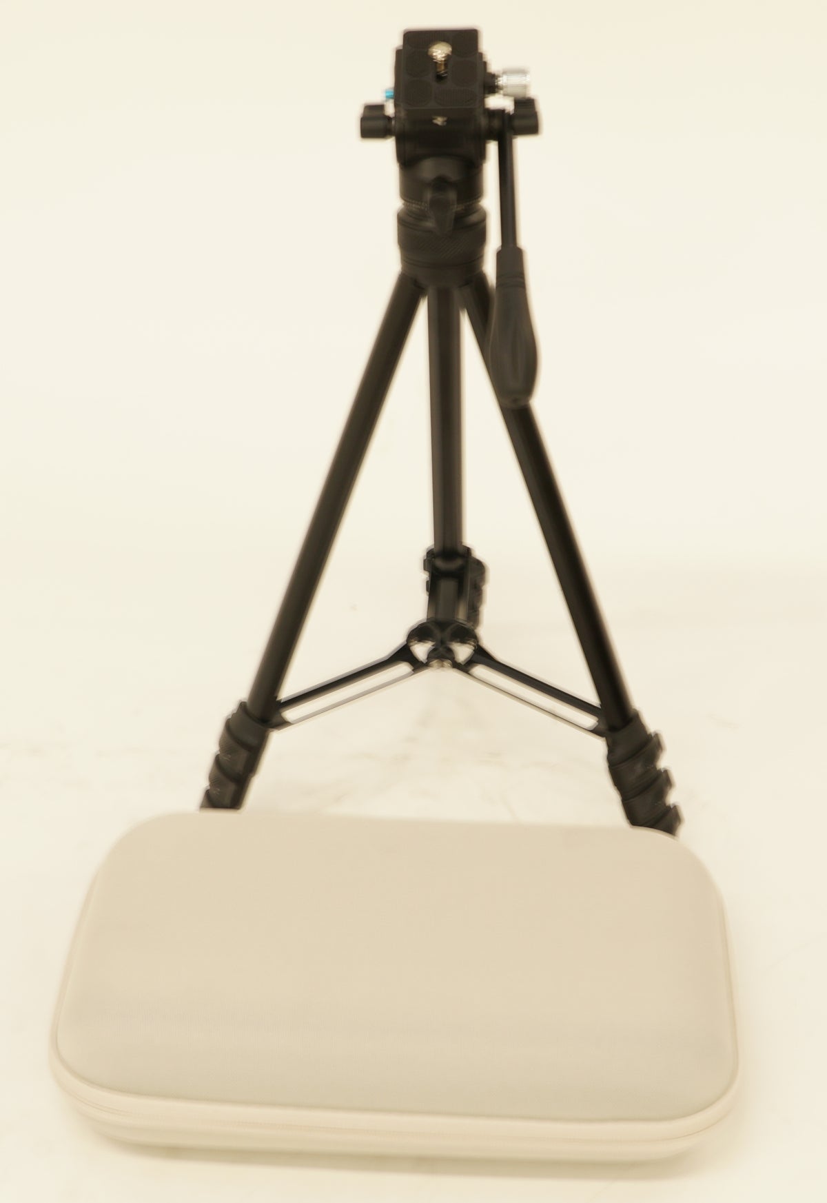 Vaonis Hestia Smartphone-Based Lightweight Telescope (Eclipse Pack) (Used)