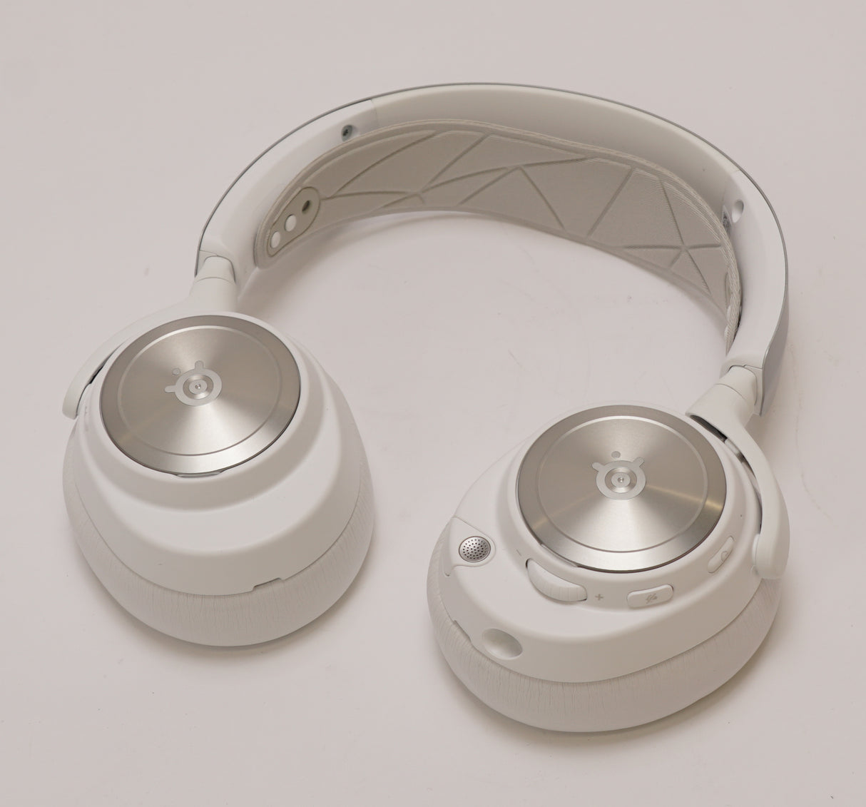 Steel Series Arctis Nova Pro Wireless Multi-System Gaming Headset (White) (Used)
