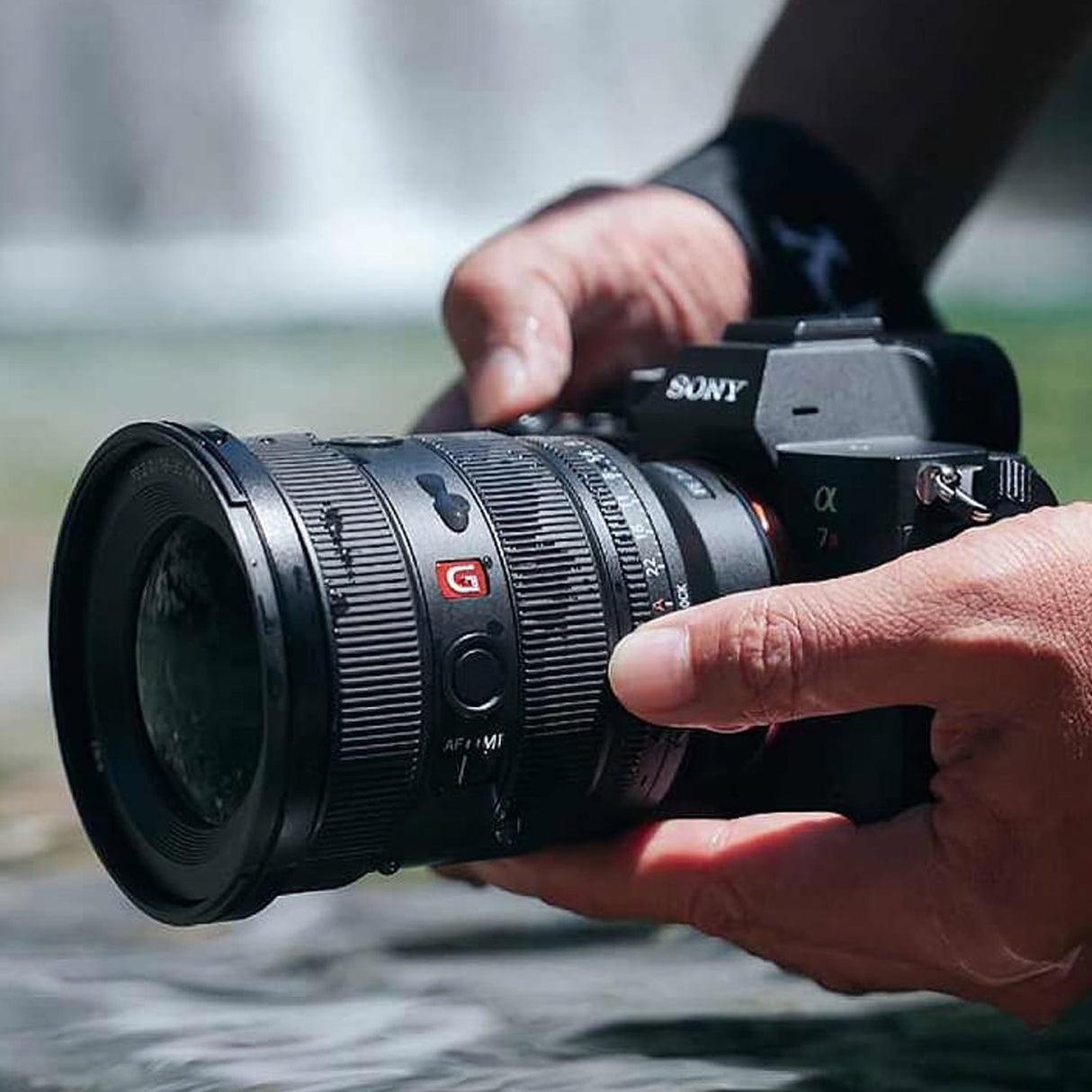 Sony Alpha FE 16-35mm f/2.8 GM Wide-Angle Zoom Lens with Software Suite and Accessory Bundle