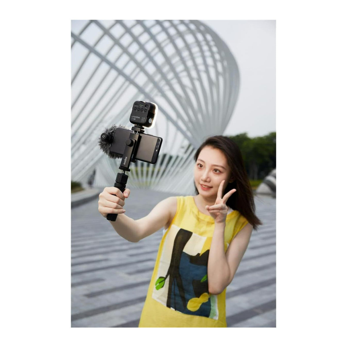 Godox Vlogging Kit with 3.5mm Universal Edition LED6Bi Bi Color LED Video Light (Open Box)