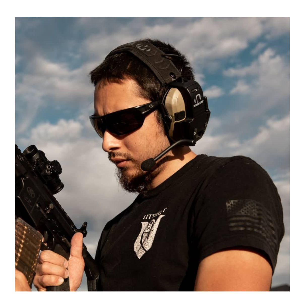 Walkers Razor Walkie Talkie with Hands-Free 2-3 Mile Range Seamless Integration and Razor Muffs