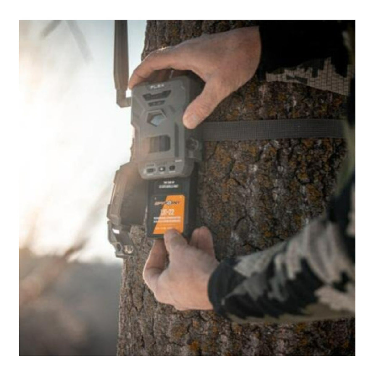 Spypoint Flex-S-Dark Solar Cellular Trail Camera with Lithium Battery, 32GB SD Card & Card Reader