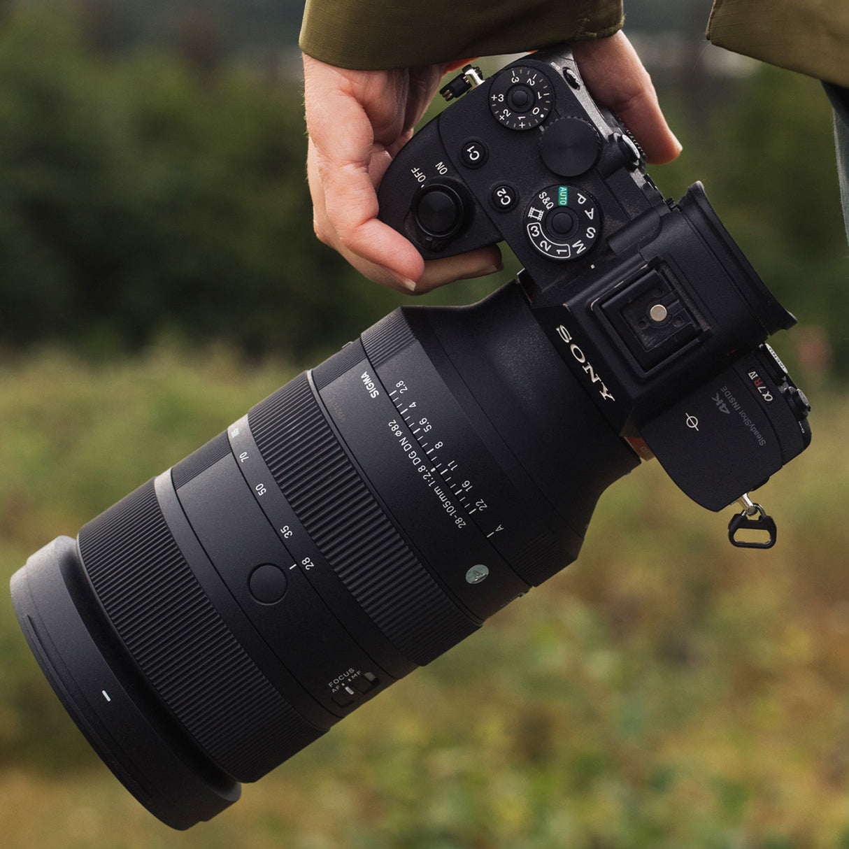 SIGMA 28-105mm F2.8 DG DN Art Lens with Durable Body and High-Speed Autofocus (Sony E-Mount) Bundle