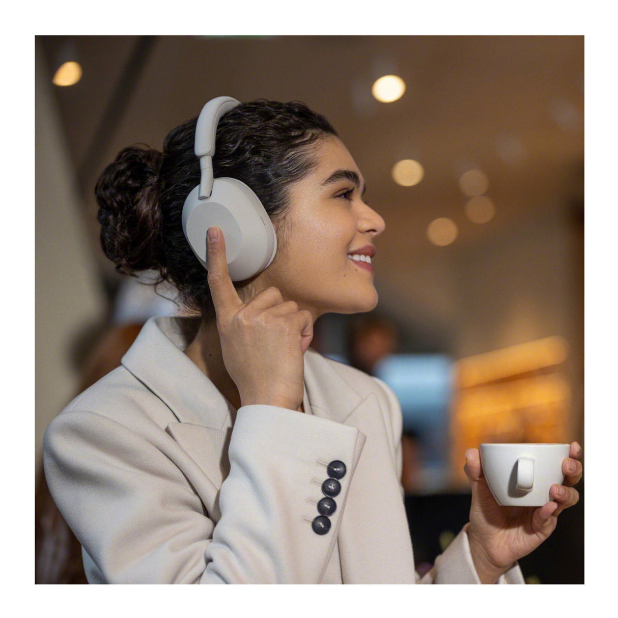 Sony WH-1000XM5 Wireless Noise Canceling Over-Ear Headphones (Silver) Bundle