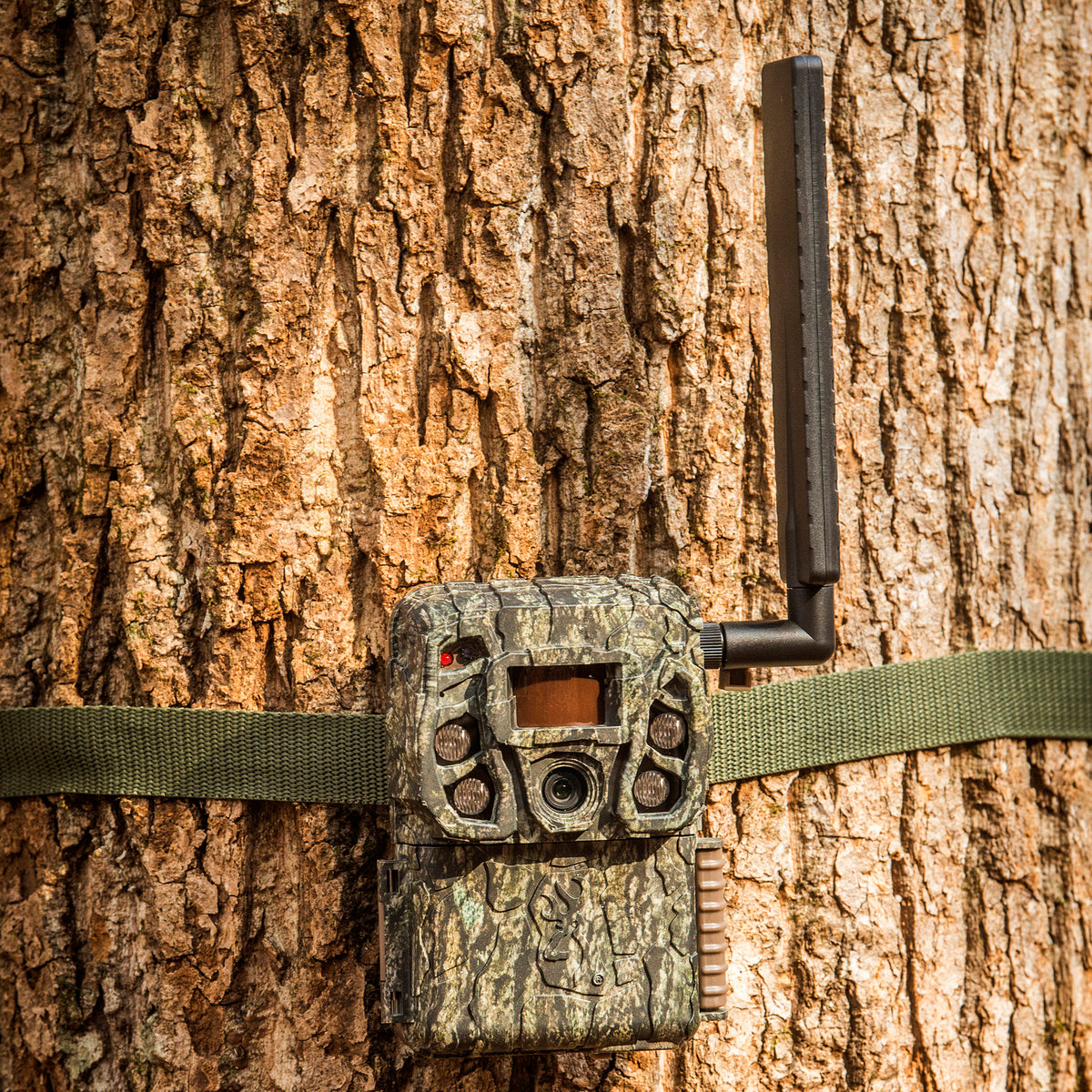 Browning Trail Cameras - Defender Wireless Vision Pro HD AI Trail Camera Bundle