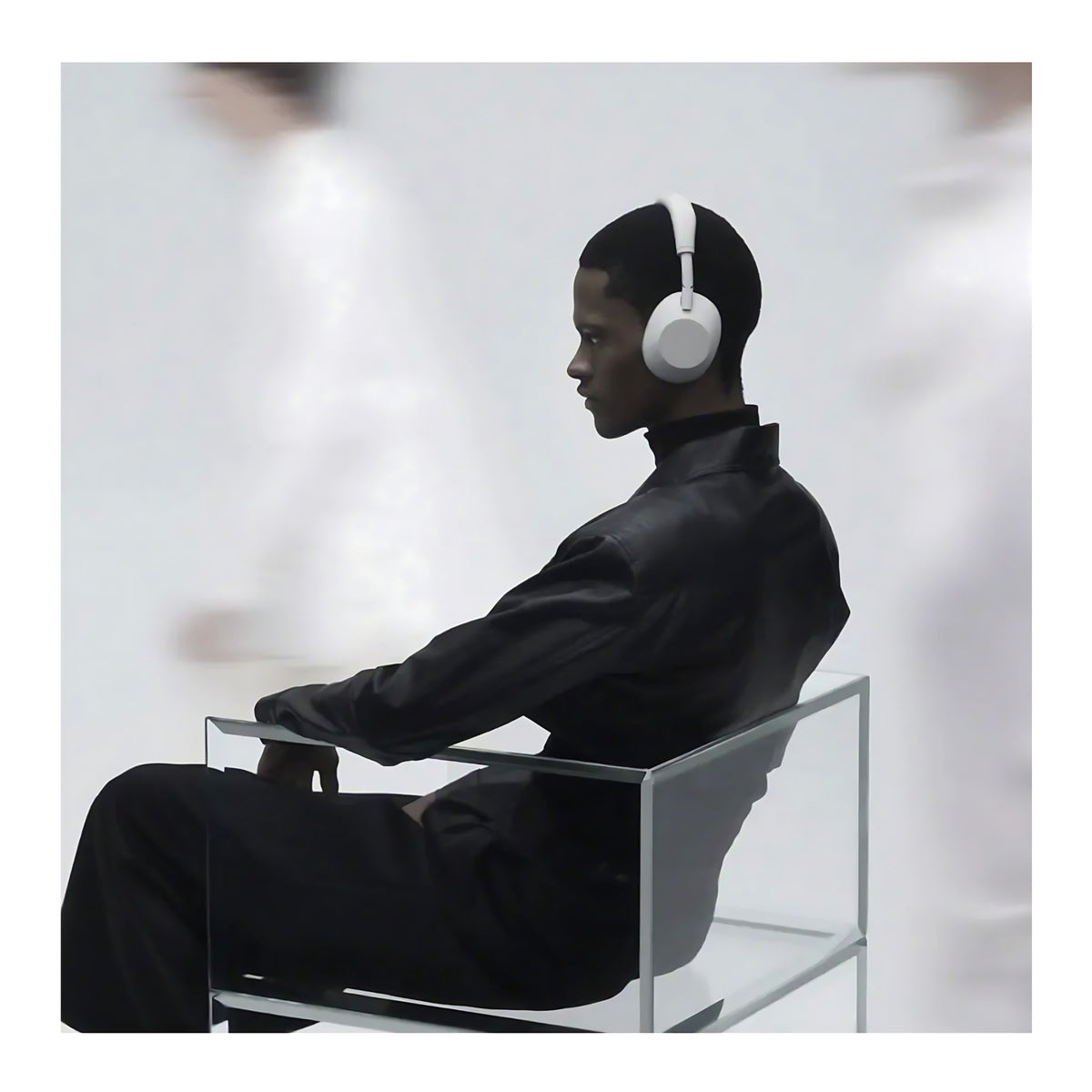 Sony WH-1000XM6 Wireless Noise-Canceling Headphone and Accessory Bundle (Silver)