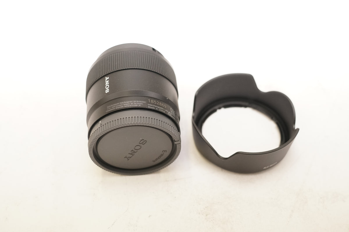 Sony E 11mm F1.8 APS-C Ultra Wide Angle Prime Lens for APS-C cameras (SEL11F18) (Open Box)