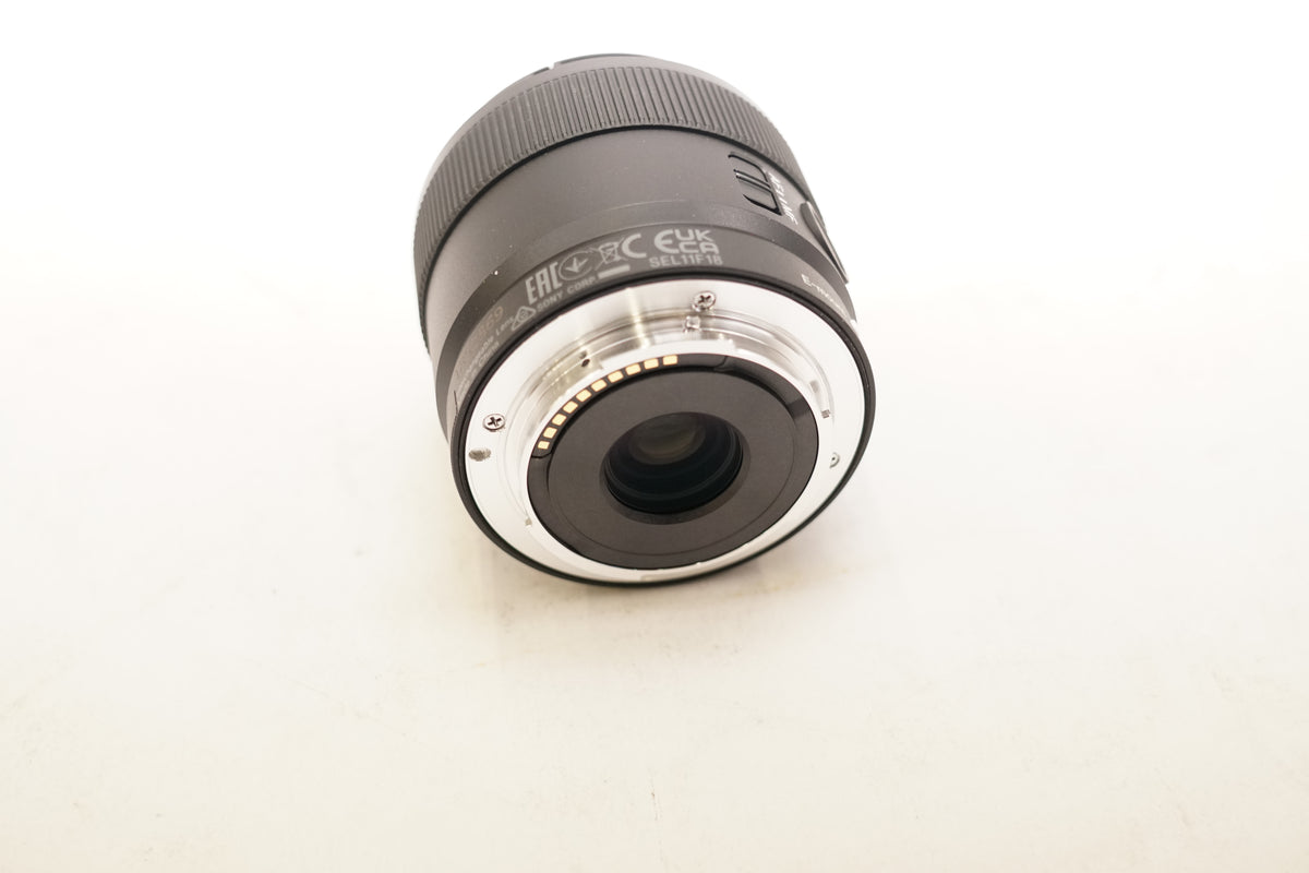 Sony E 11mm F1.8 APS-C Ultra Wide Angle Prime Lens for APS-C cameras (SEL11F18) (Open Box)