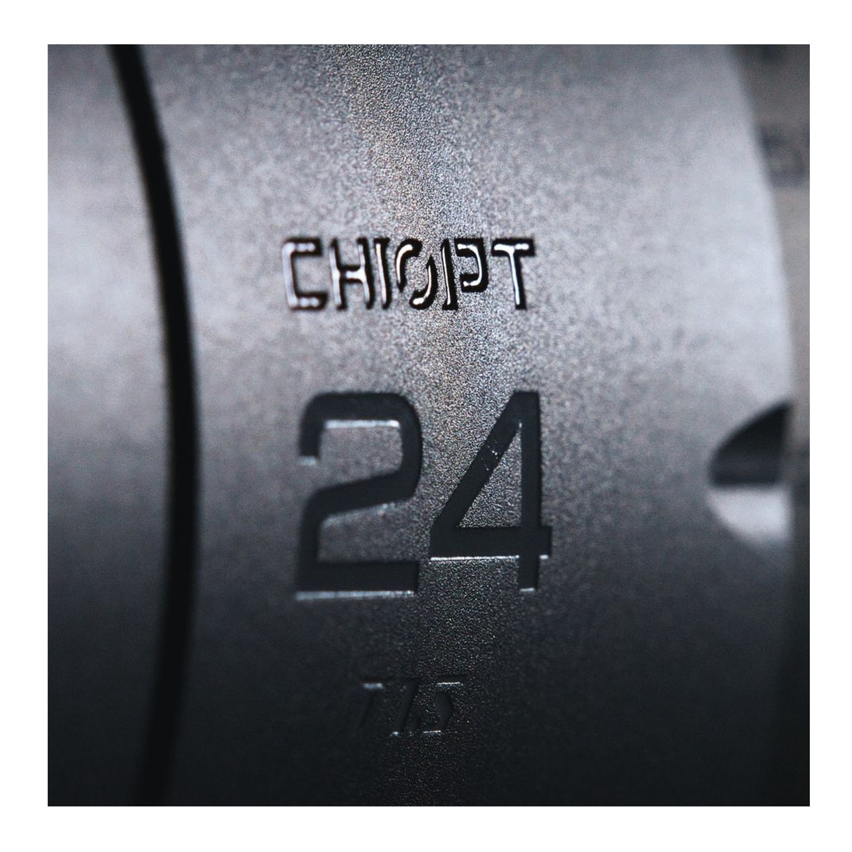 CHIOPT AURA 24mm T1.5 Cinema Lens (Canon RF) Full-Frame Wide-Angle Prime with Superfast Aperture