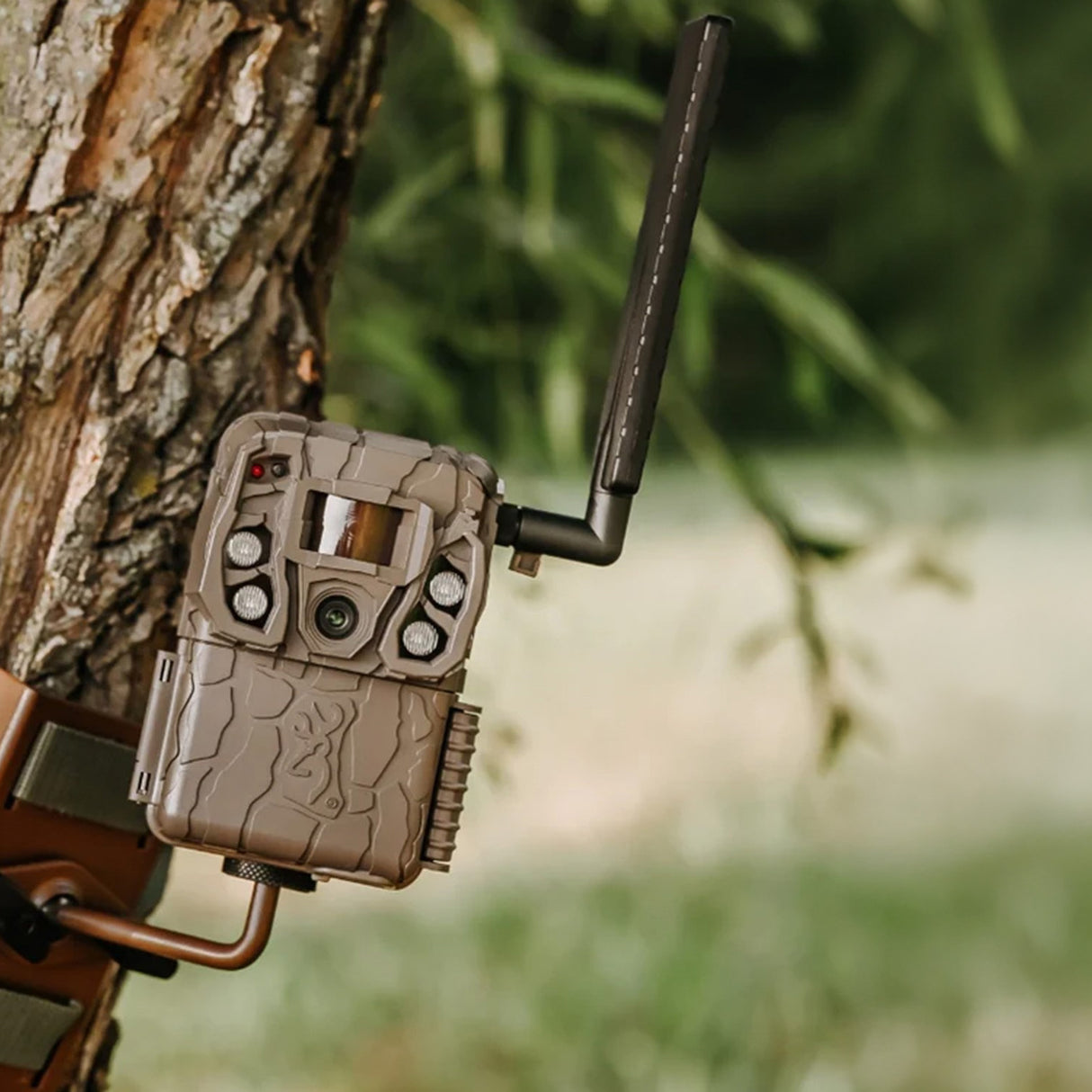 Browning Trail Camera Defender Wireless Vision Pro HD Livestream Bundle