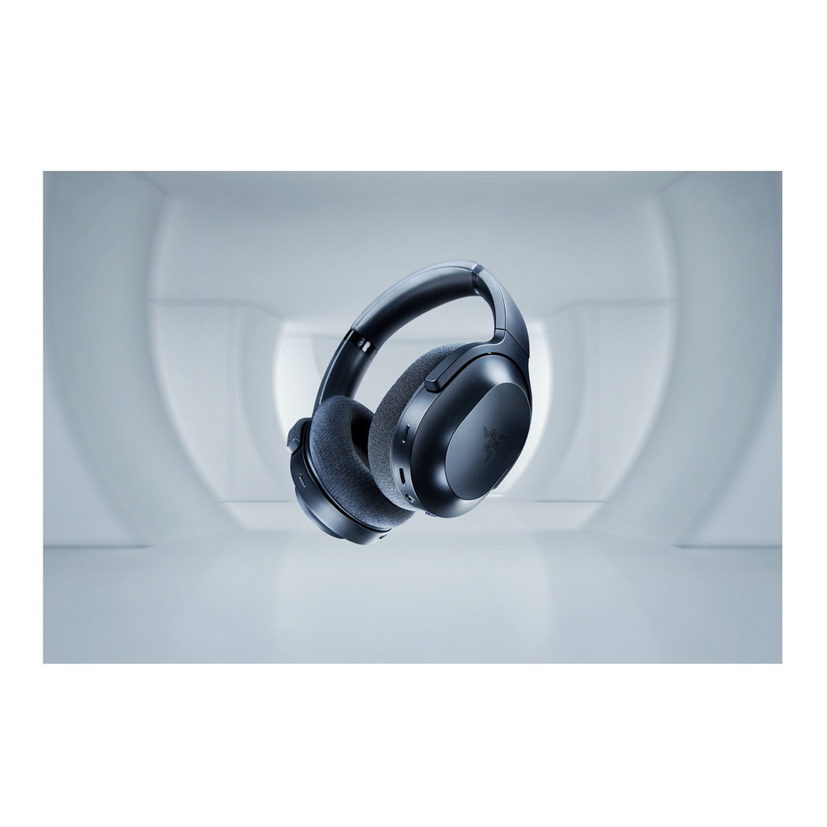 Razer Barracuda Wireless Gaming Headset with Dual Wireless and THX Spatial Audio (Open Box)