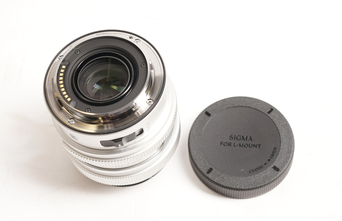 Sigma 35mm F2 DG Silver Contemporary Lens for L Mount (Open Box)