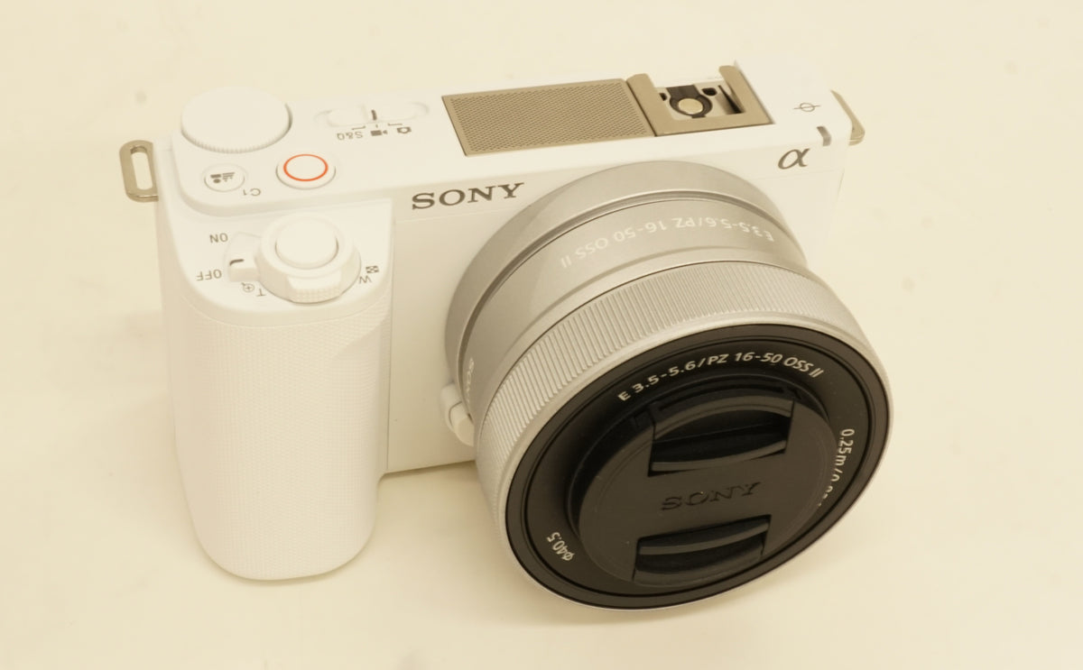 Sony Alpha ZV E10 II Content Creators Camera with Mirroless Lens Kit White (Used)