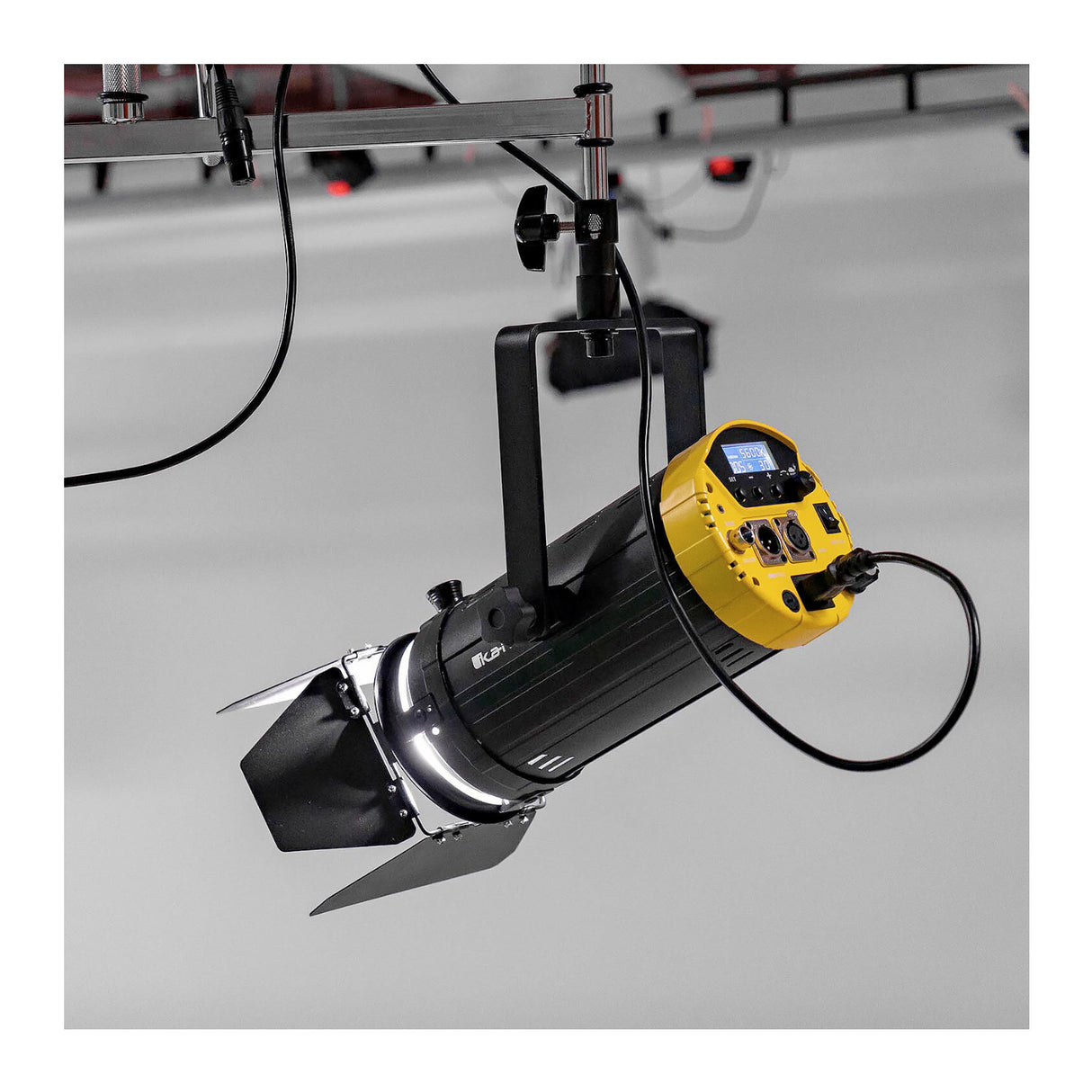 ikan Helia 150W Bi-Color LED Fresnel Light