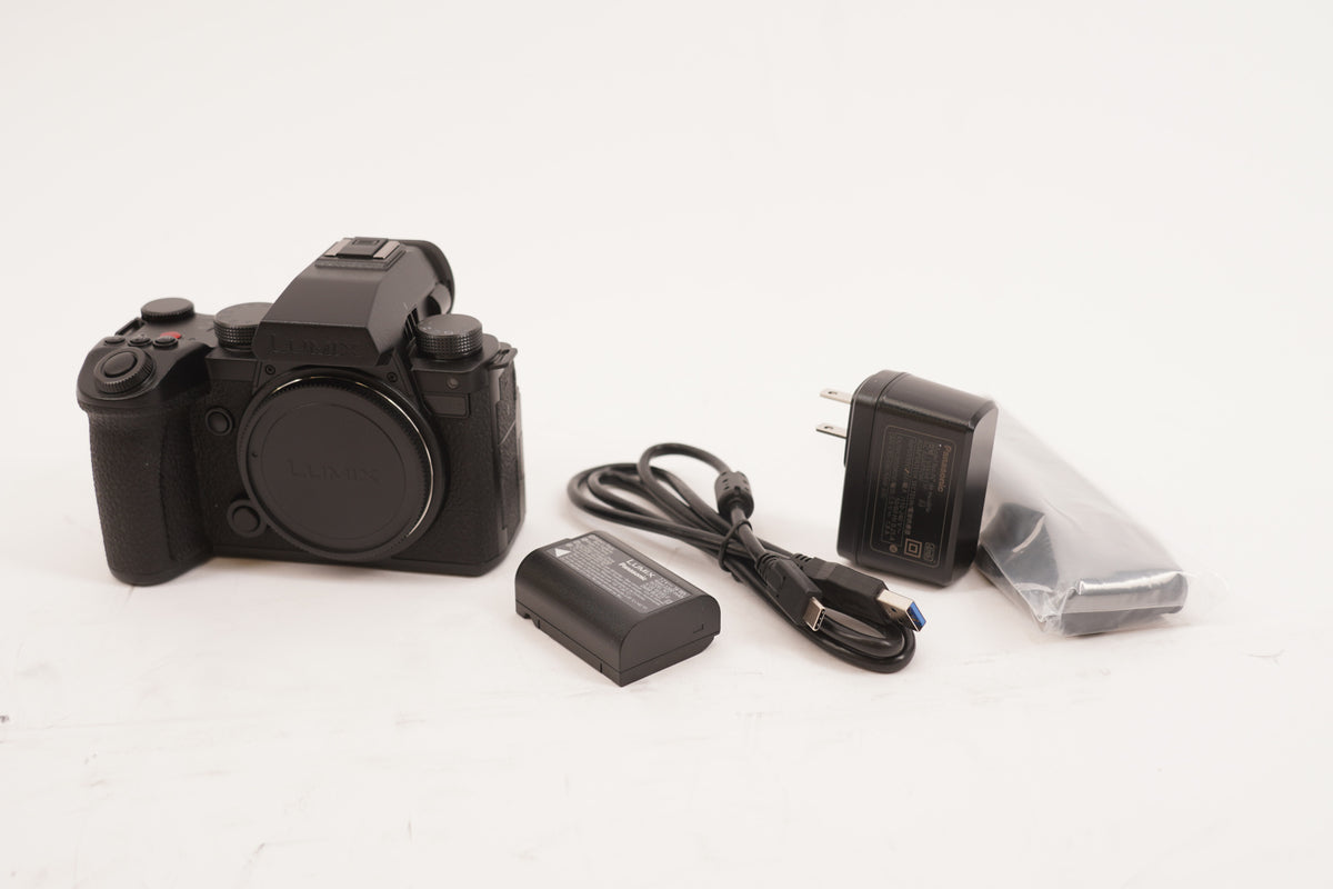 Panasonic Lumix S5 IIX 24.2MP Full Frame Mirrorless 20-60mm Lens Phase Hybrid AF