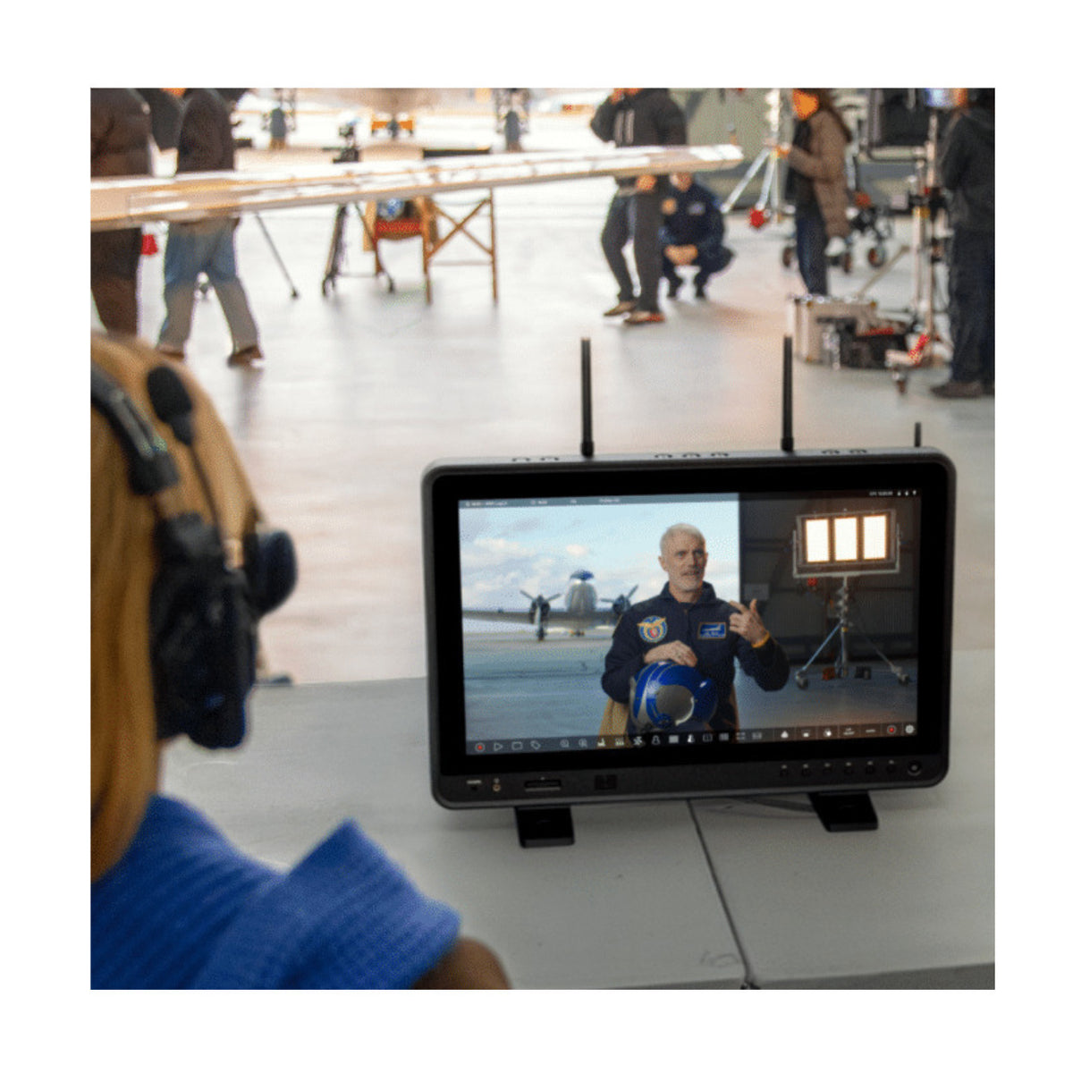 Atomos Sumo 19 SE 19-Inch HDR Cinema Monitor Bundle with TX 4K Wireless Video Monitoring Transmitter