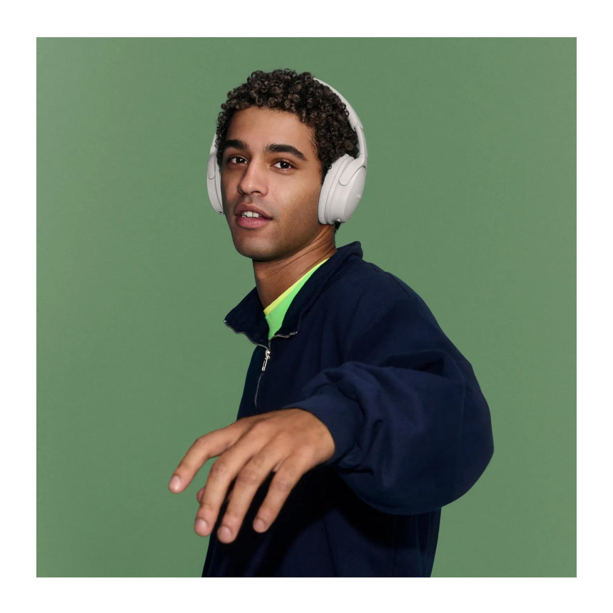 Bose QuietComfort Wireless Headphones (2nd Generation) with Active Noise Cancelling (White Smoke)