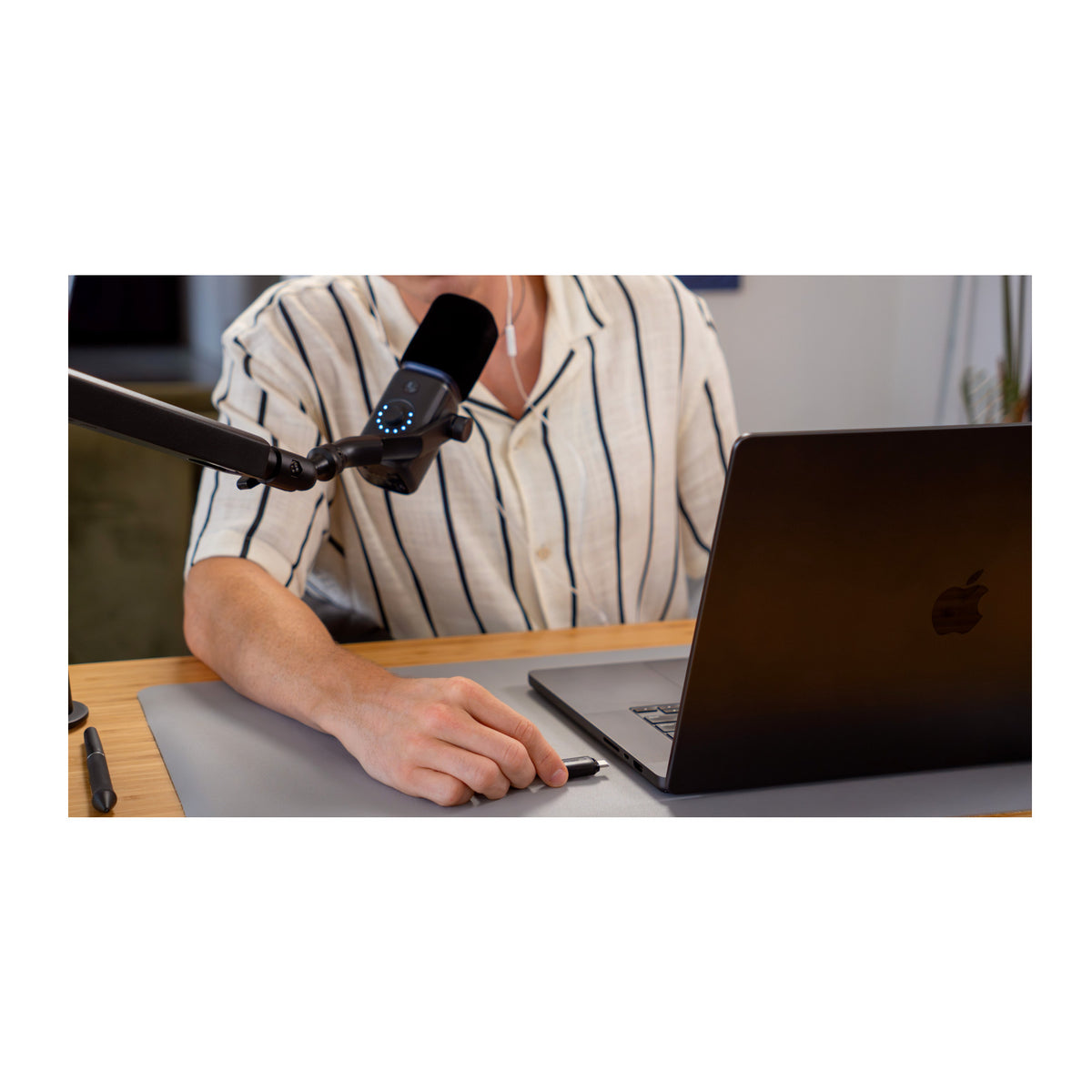 amaran Mic Wireless Microphone Desktop Stand Kit for Live Streaming, Podcasting (Charcoal)