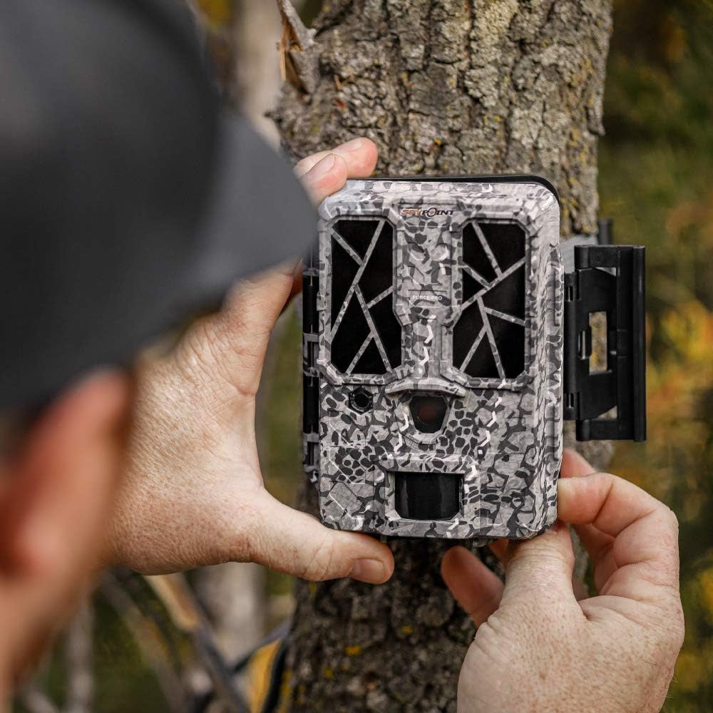 Spypoint 10-Watts Battery Solar Panel (15,000mAh) with FORCE-PRO Trail Camera Bundle