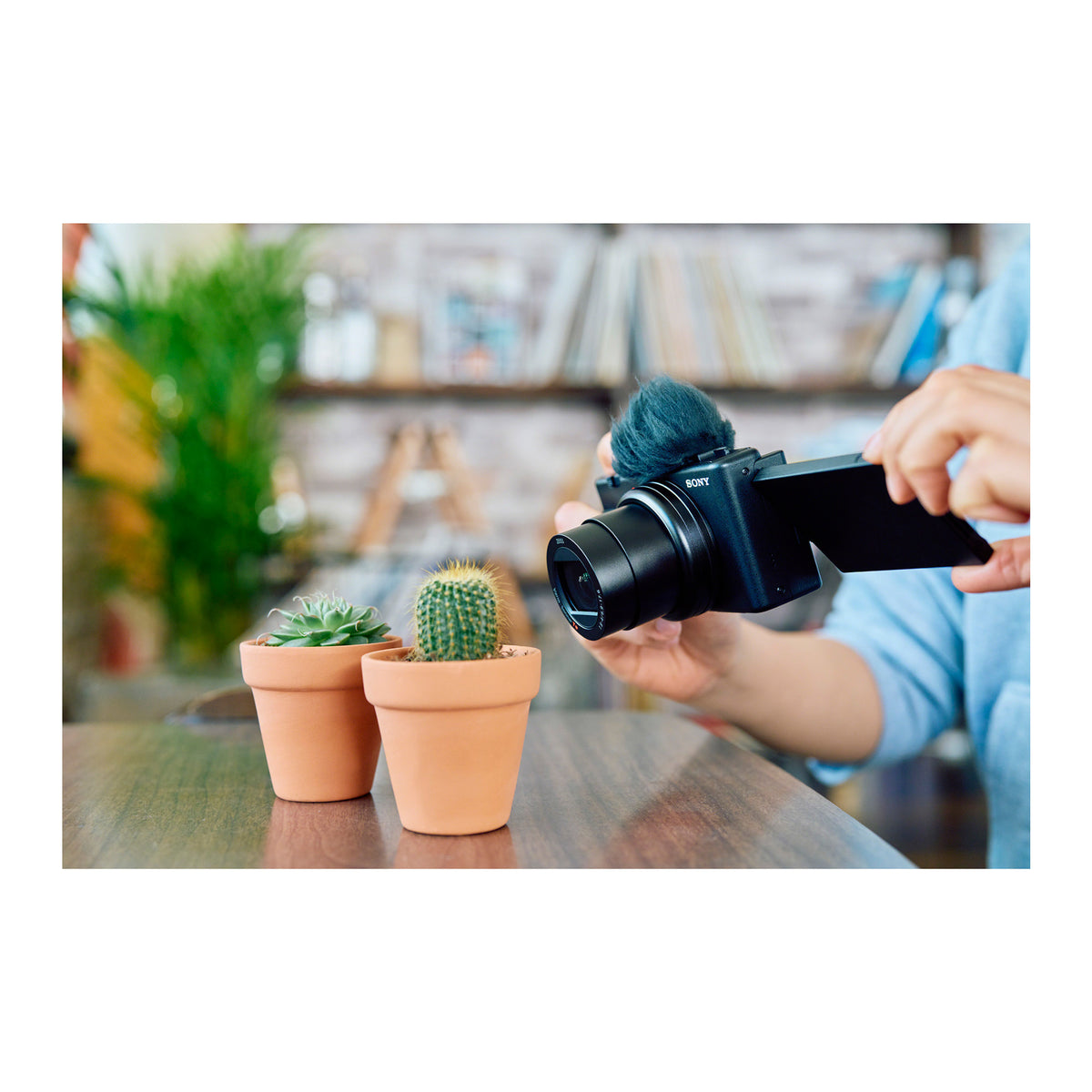 Sony ZV-1 II Vlog Camera (Black) with 18-50mm f/1.8-4 Lens and Mini Flash Bundle